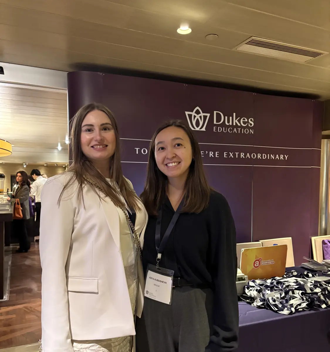 Команда iBridge у стенда Dukes Education