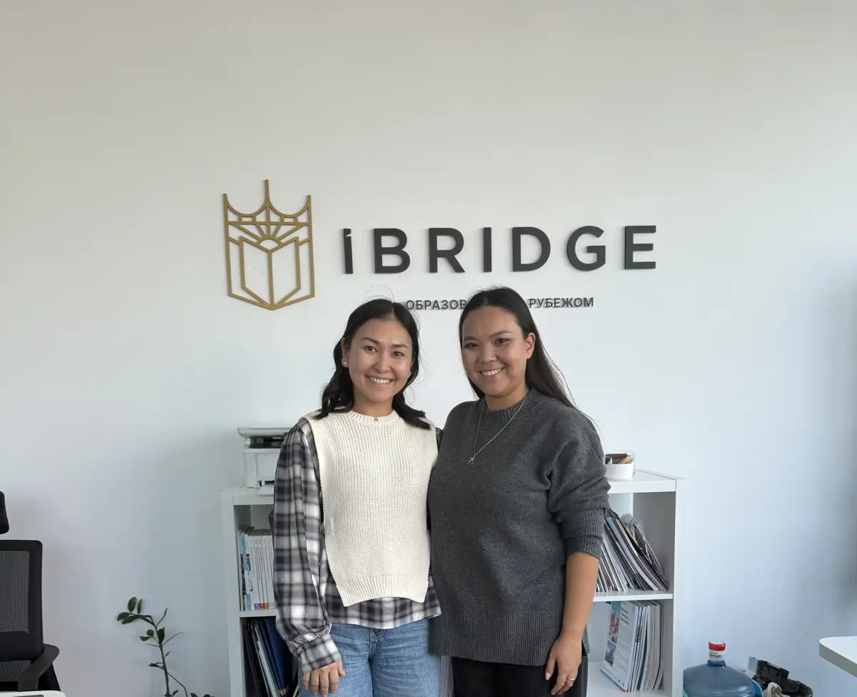 Команда iBridge в офисе в Алматы